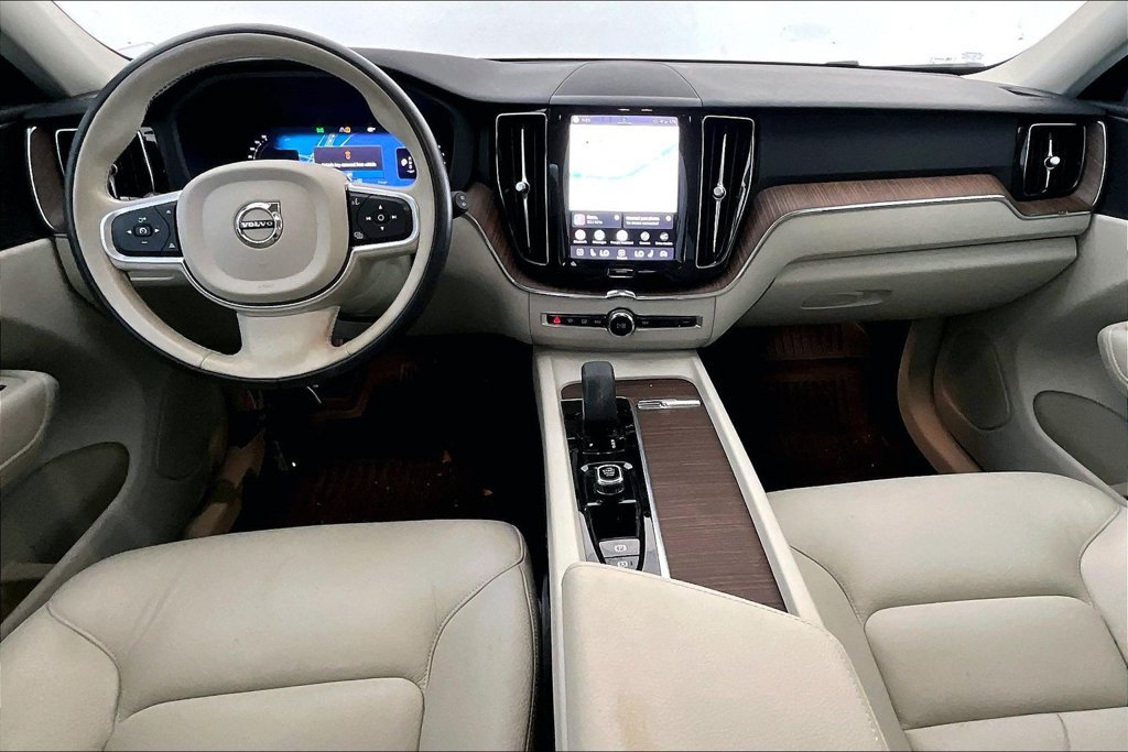 Used 2022 Volvo XC60 B5 Momentum AWD/4WD image 15