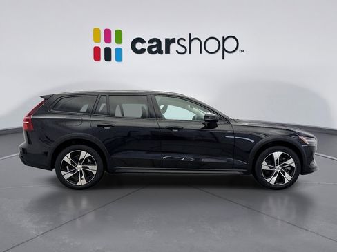 Used 2025 Volvo V60 B5 Cross Country Plus image 6