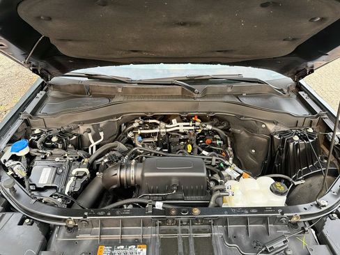 Used 2024 Ford Explorer XLT w/ Equipment Group 202A AWD/4WD image 33