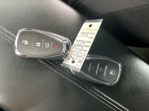Used 2017 Chevrolet Malibu LT FWD image 33
