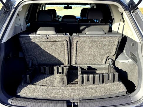 Used 2020 Volkswagen Tiguan SE image 8