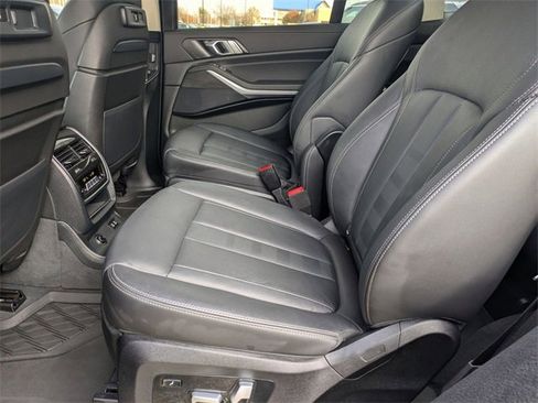 Used 2022 BMW X7 xDrive40i w/ Premium Package image 24
