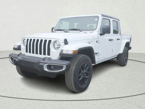 Used 2022 Jeep Gladiator Sport image 3