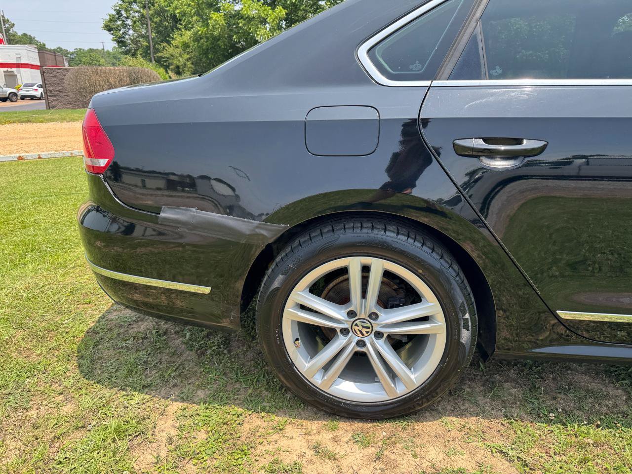Used 2013 Volkswagen Passat TDI SE FWD image 9