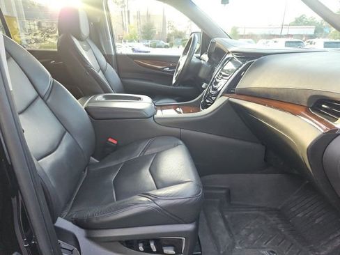 Used 2019 Cadillac Escalade ESV Luxury image 28