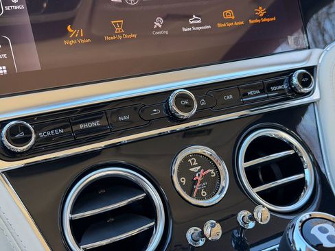 Used 2023 Bentley Continental GT V8 image 27