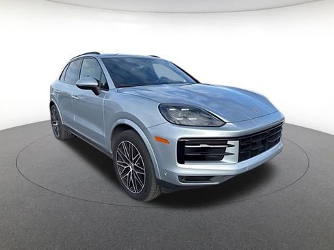 Used 2024 Porsche Cayenne w/ Premium Package AWD/4WD image 1