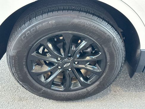Used 2018 Chevrolet Equinox LT FWD image 11