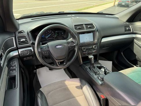 Used 2017 Ford Explorer XLT w/ Equipment Group 202A AWD/4WD image 12