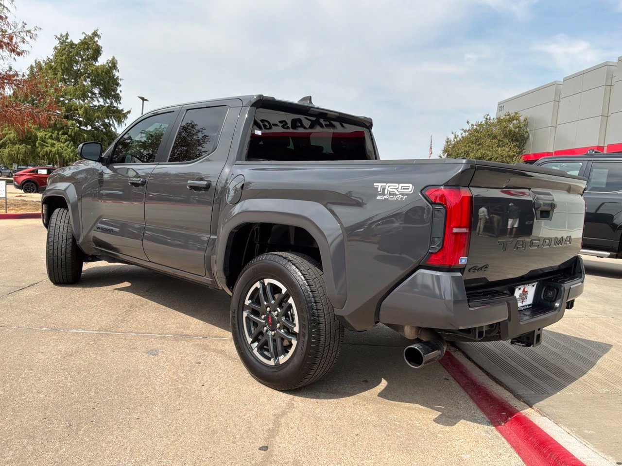 Used 2025 Toyota Tacoma TRD Sport AWD/4WD image 8