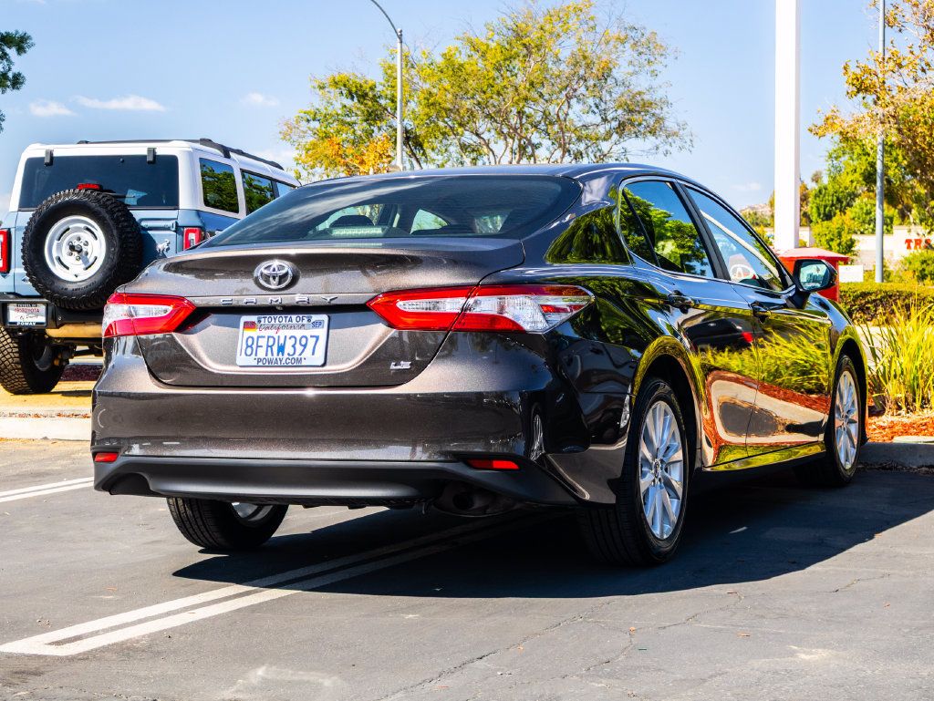 Used 2018 Toyota Camry LE FWD image 10