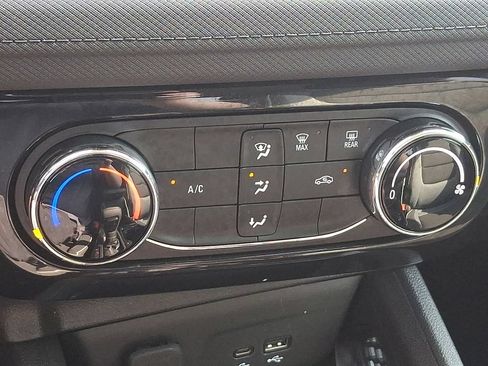 Used 2024 Chevrolet TrailBlazer LT FWD image 17