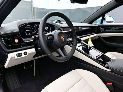 New 2026 Porsche Panamera 4 image 4