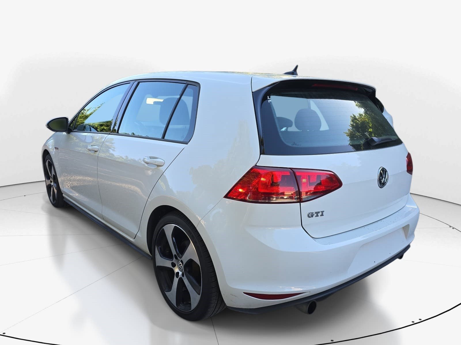 Used 2015 Volkswagen GTI SE FWD image 6
