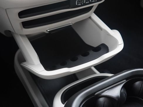 Used 2024 Chrysler Pacifica Touring-L FWD image 20