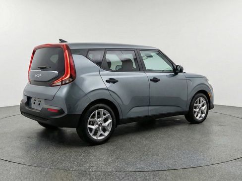 Used 2025 Kia Soul LX w/ LX Technology Package FWD image 9