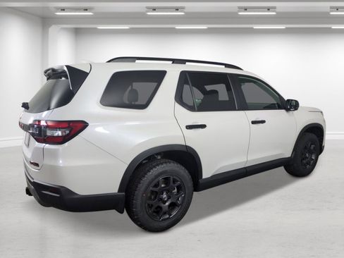 New 2026 Honda Pilot TrailSport image 3