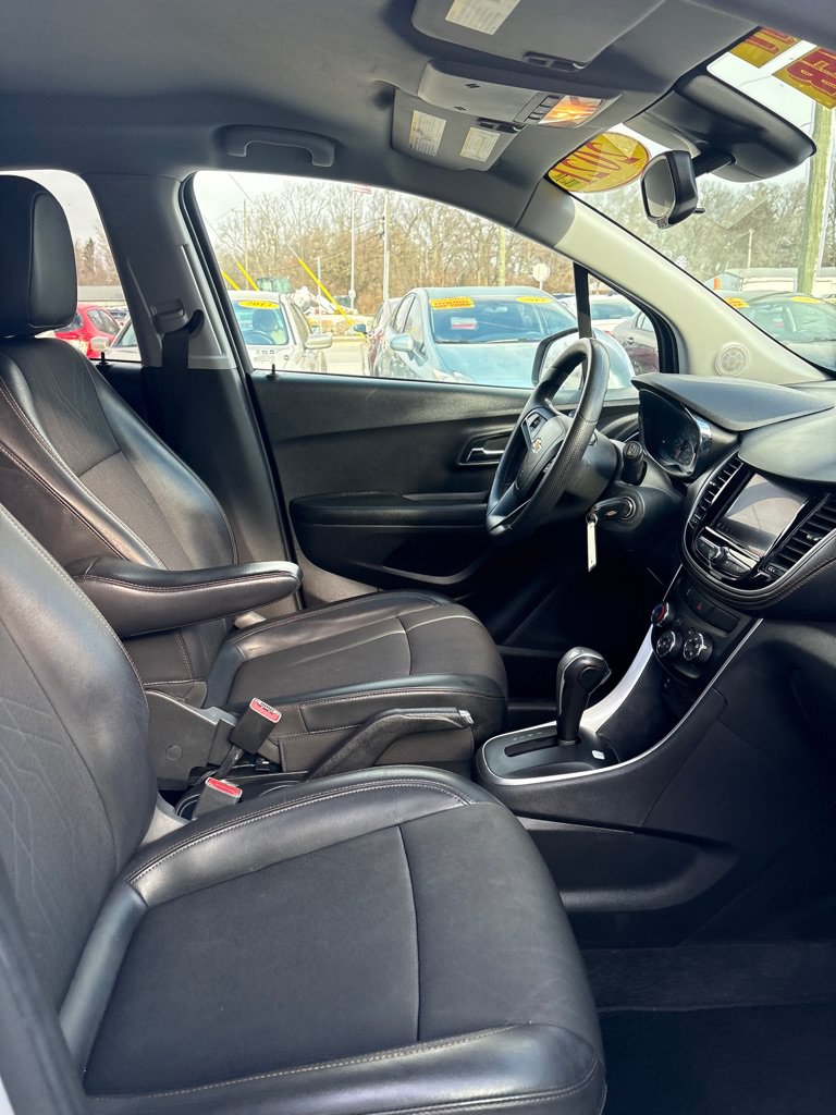 Used 2021 Chevrolet Trax LT FWD image 14