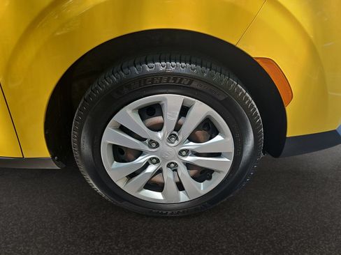 Used 2020 Kia Soul LX FWD image 38
