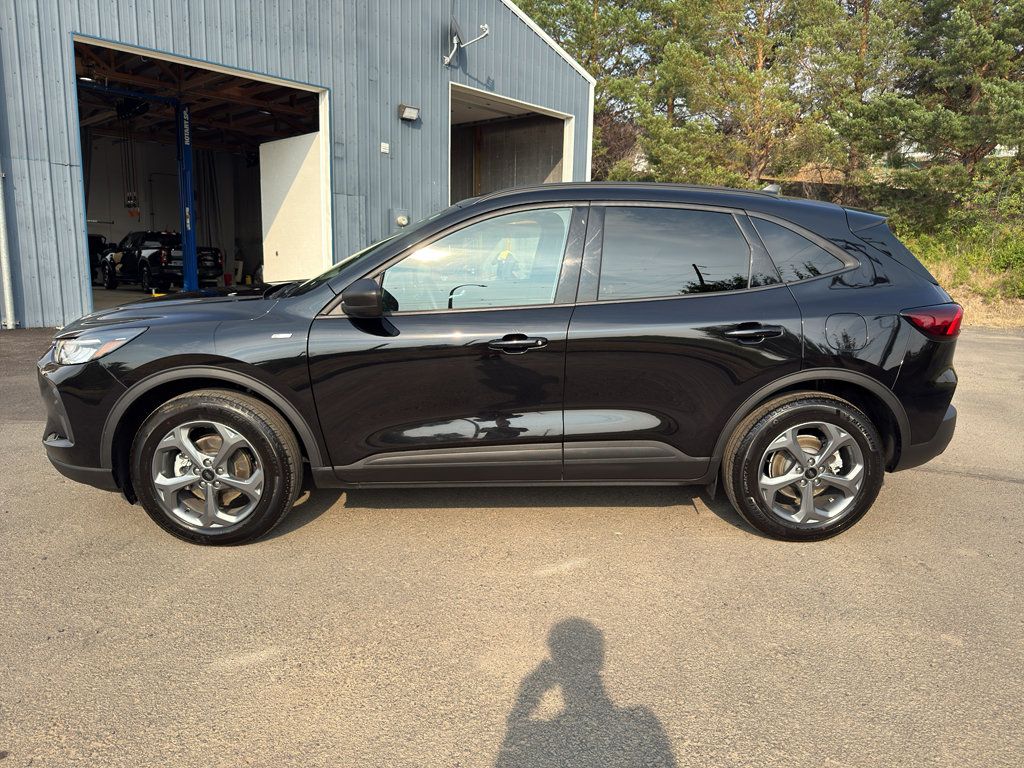 Certified 2025 Ford Escape Platinum AWD/4WD image 12