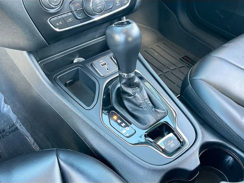 Certified 2019 Jeep Cherokee Latitude Plus image 16