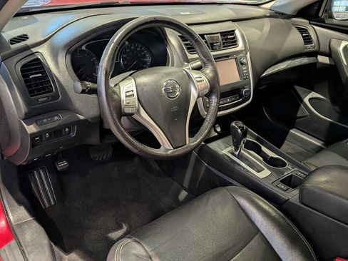 Used 2016 Nissan Altima 2.5 SL w/ 2.5 Technology Package image 2