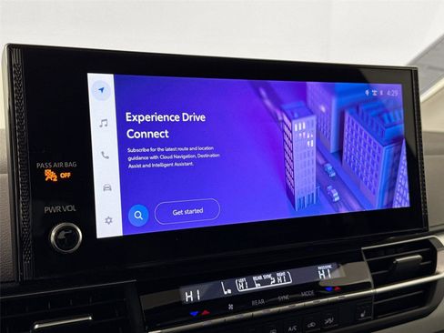 Used 2025 Toyota Sienna XLE image 7