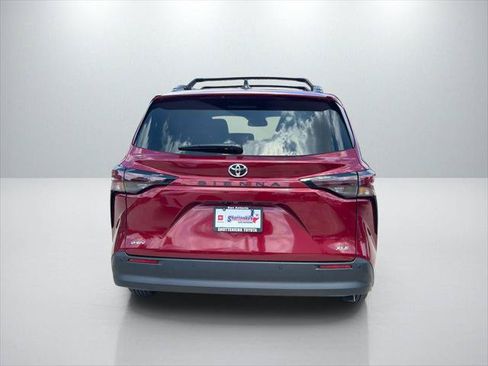 Certified 2026 Toyota Sienna XLE FWD image 6