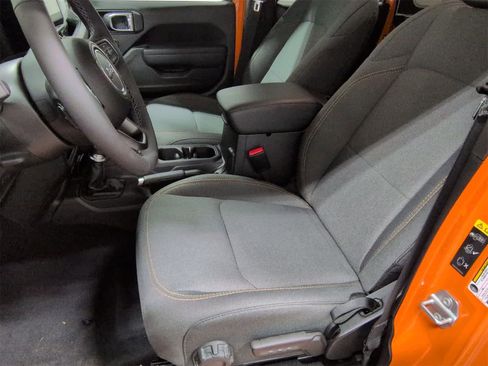 Used 2025 Jeep Wrangler Sport S image 17