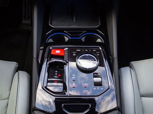 Used 2025 BMW M5 Touring image 21