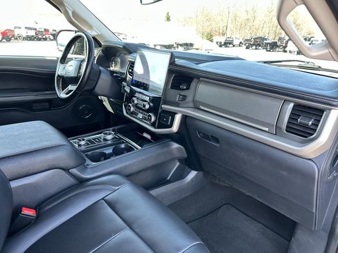 Used 2024 Ford Expedition Max XLT image 15