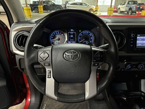 Used 2016 Toyota Tacoma SR5 w/ Exterior Package image 18