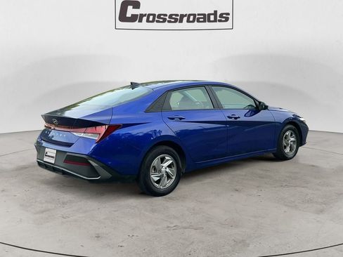 Used 2025 Hyundai Elantra SE FWD image 5