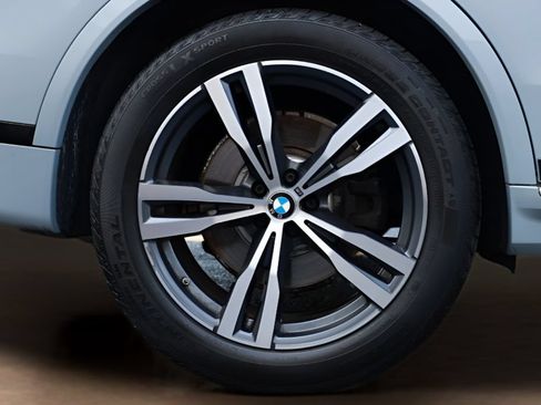 Used 2026 BMW X7 xDrive40i AWD/4WD image 16