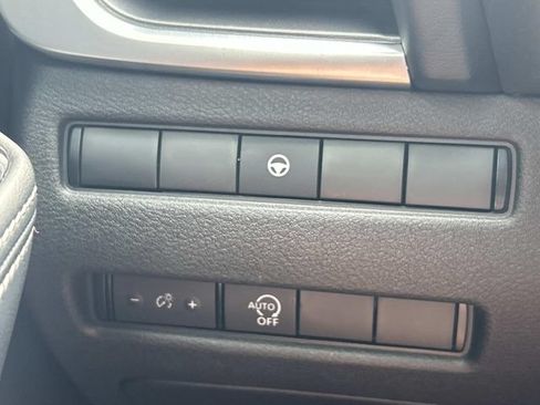 Used 2023 Nissan Rogue SV FWD image 27