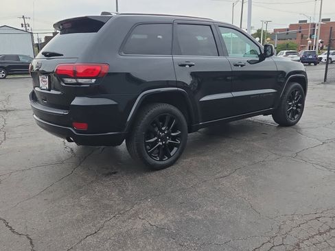 Used 2020 Jeep Grand Cherokee Altitude AWD/4WD image 34