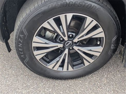 Used 2023 Nissan Rogue SV image 10