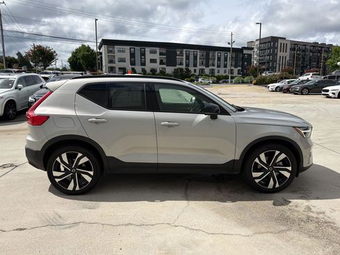 Used 2023 Volvo XC40 B4 Plus w/ Protection Package Premier FWD image 8