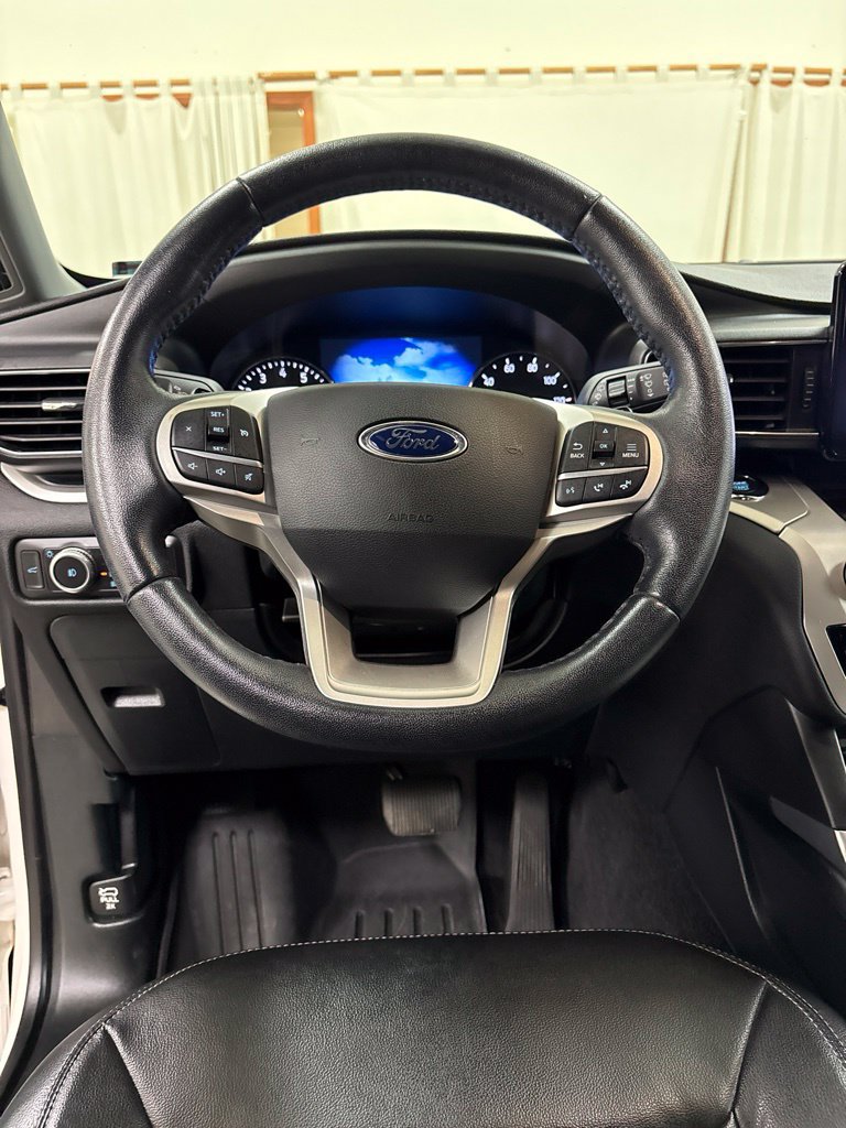 Used 2020 Ford Explorer XLT w/ Equipment Group 202A AWD/4WD image 11