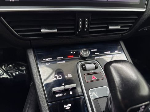 Used 2019 Porsche Cayenne AWD/4WD image 31