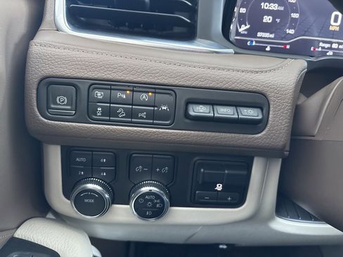 Used 2023 GMC Yukon XL Denali w/ Advanced Technology Package image 14