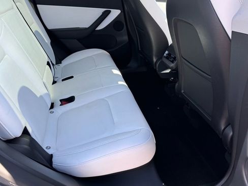 Used 2022 Tesla Model Y Performance image 19