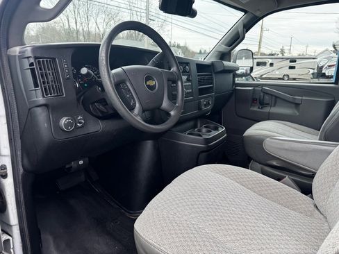Used 2017 Chevrolet Express 2500 image 10