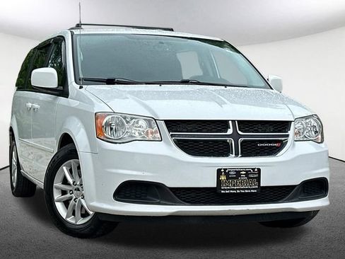 Used 2015 Dodge Grand Caravan SXT w/ UConnect Hands-Free Group FWD image 2