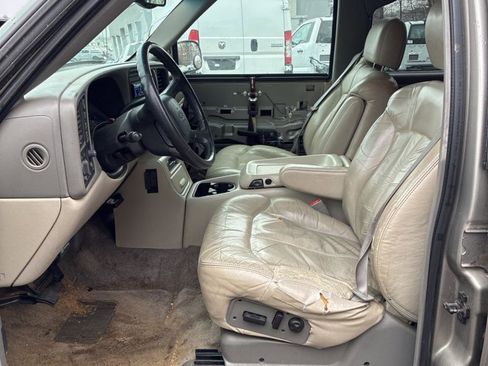 Used 2002 Chevrolet Suburban Z71 image 15