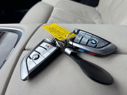 Used 2021 BMW 740i 740i w/ M Sport Package image 20