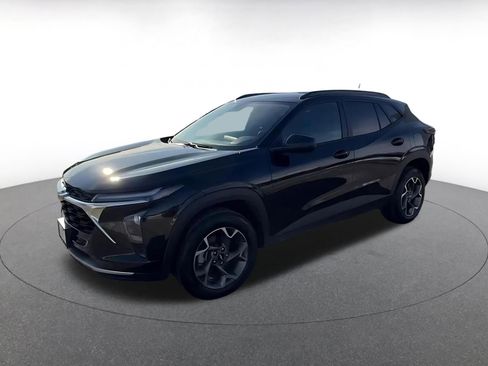 Used 2025 Chevrolet Trax LT w/ LT Convenience Package image 7