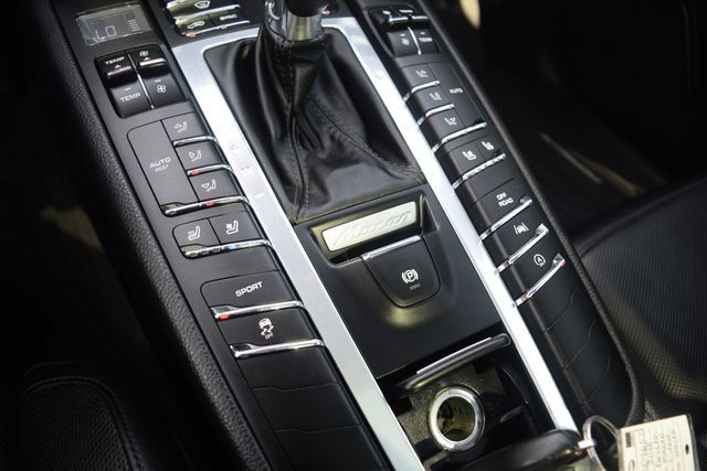 Used 2018 Porsche Macan AWD/4WD image 15