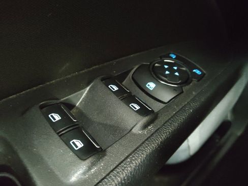 Used 2018 Ford Fusion SE w/ Fusion SE Technology Package FWD image 27