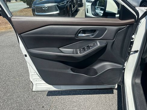 Used 2023 Nissan Rogue SV w/ SV Premium B Package FWD image 10